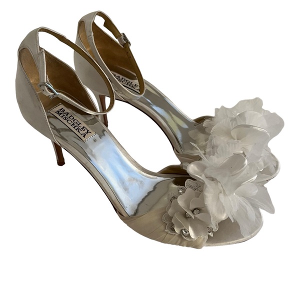Badgley Mischka White Ankle Strap Chiffon Flower/Rhinestone Open Toe Heel - Picture 1 of 10